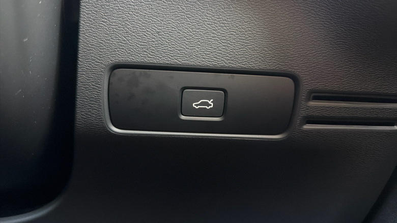 Volvo XC40 2.0 B3P Plus Dark 5dr Auto Petrol Estate